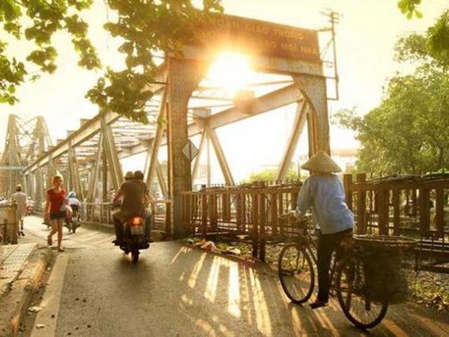 Dự báo thời tiết ngày và đêm nay (23/2): Bắc Bộ sáng sớm trời rét và sương mù; Nam Trung Bộ đêm mưa rào vài nơi; Nam Bộ ngày nắng, Hà Nội 17-26 độ