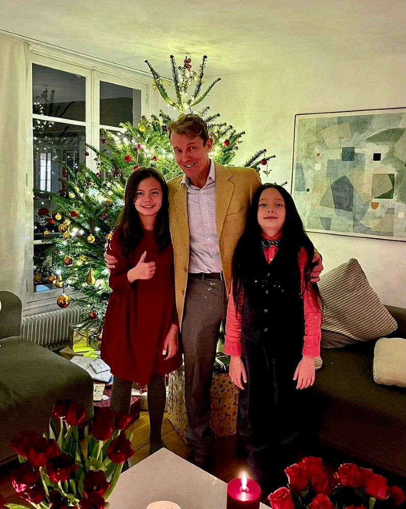 Cuộc sống thơ mộng của mẹ con ca sĩ Hồng Nhung ở Paris