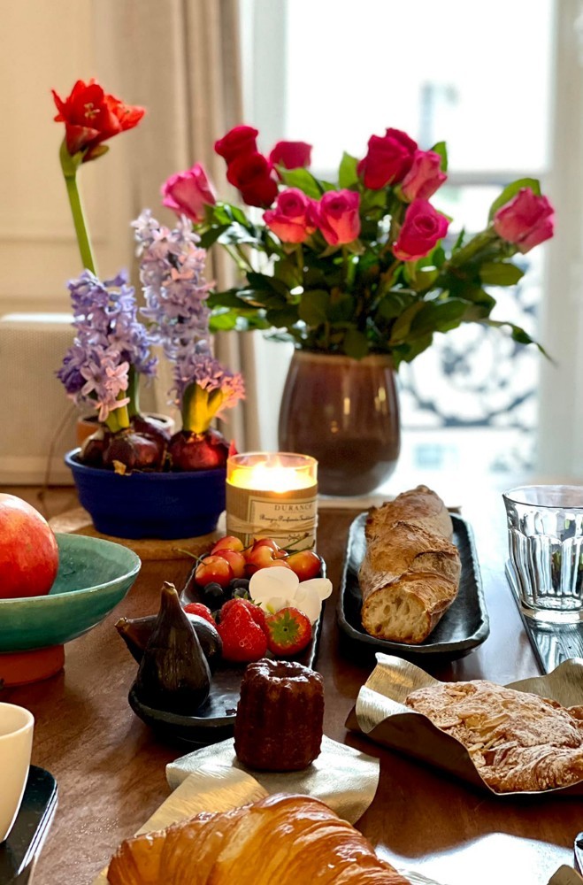 Cuộc sống thơ mộng của mẹ con ca sĩ Hồng Nhung ở Paris