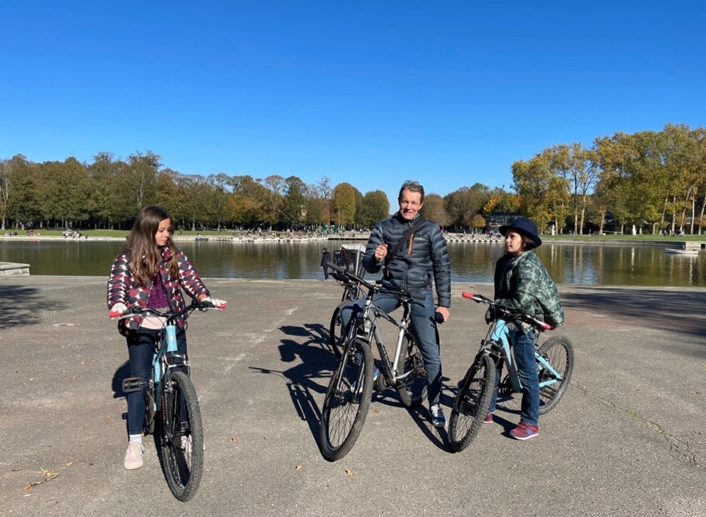 Cuộc sống thơ mộng của mẹ con ca sĩ Hồng Nhung ở Paris