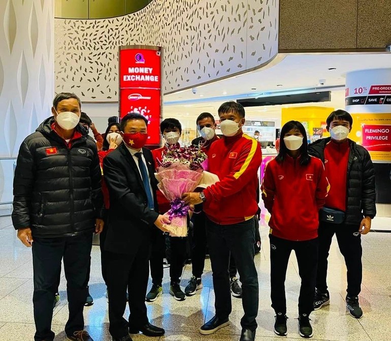 Những hình ảnh xúc động của đội tuyển nữ Việt Nam trước ngày về nước