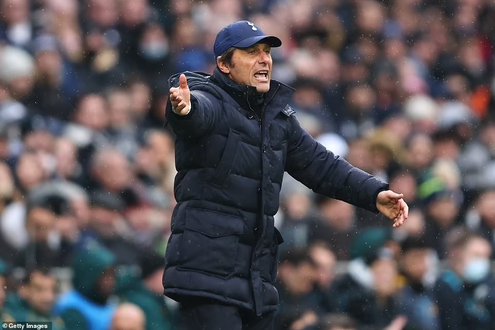 Tottenham thua trên sân nhà, HLV Conte