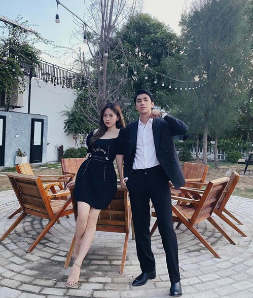 Trong suốt 4 năm yêu nhau, Phương Nga và Bình An luôn thể hiện sự đồng điệu về phong cách thời trang khi đi chơi, đi làm và tham gia các sự kiện.