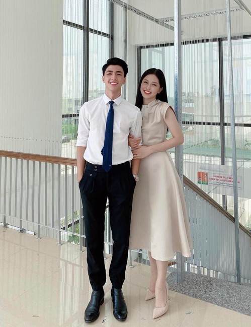 Thời trang đồng điệu của Á hậu Phương Nga và bạn trai - diễn viên Bình An