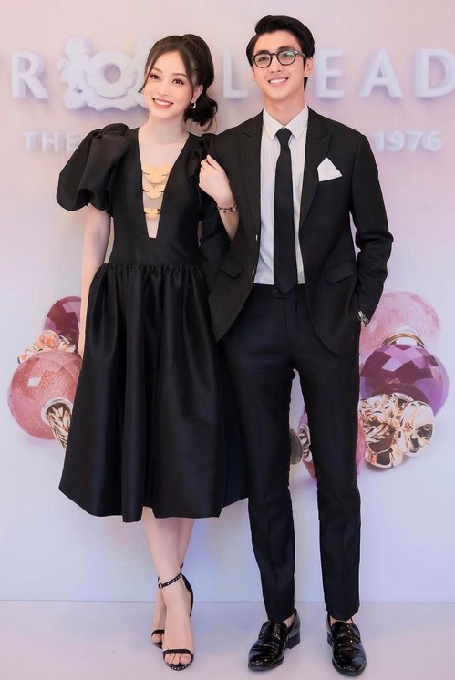 Thời trang đồng điệu của Á hậu Phương Nga và bạn trai - diễn viên Bình An