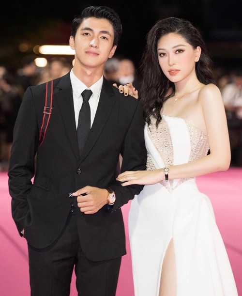 Thời trang đồng điệu của Á hậu Phương Nga và bạn trai - diễn viên Bình An