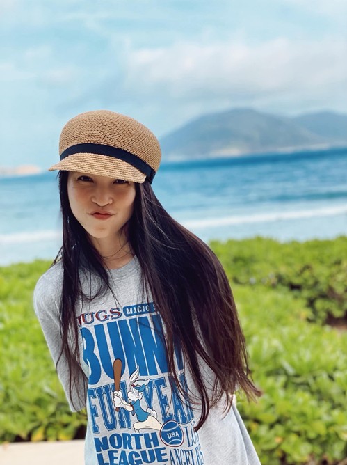 Phong cách giản đơn giúp ca sĩ Hiền Thục trẻ như thuở đôi mươi