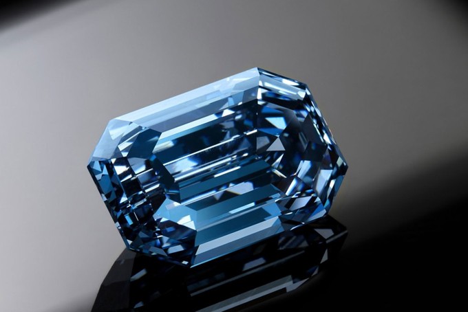 Đấu giá viên kim cương xanh đẹp hiếm thấy với giá khoảng 48 triệu USD