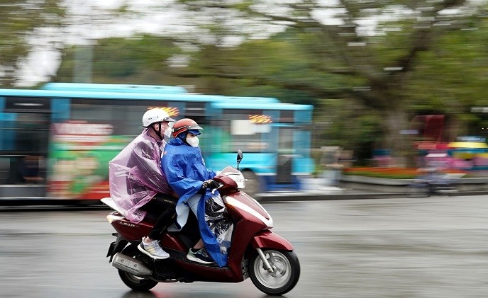 Dự báo thời tiết đêm nay và ngày mai (18-19/2): Hà Nội, Bắc Bộ rét đậm rét hại, mưa vừa mưa to, vùng núi mưa rất to; Nam Bộ đêm ít mưa, ngày nắng nóng