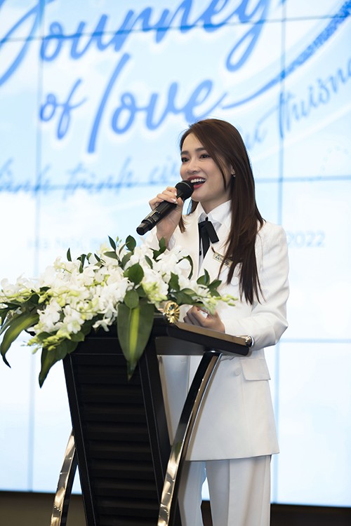 Nhã Phương đảm nhiệm vai trò Phó chủ tịch công ty không lâu sau khi sinh con gái đầu lòng - bé Destiny. Cô có động lực phát triển sự nghiệp sau thời gian nghỉ thai sản nhờ sự ủng hộ rất lớn từ ông xã.