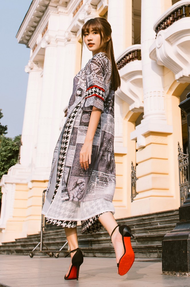 Hai diễn viên 'Thương ngày nắng về' mặc áo dài họa tiết tri ân y, bác sĩ