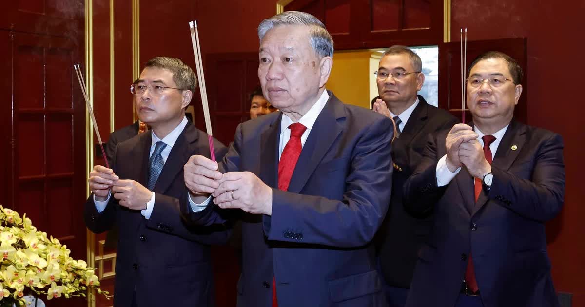 Tổng Bí thư Tô Lâm dâng hương tại Khu Di tích Hoàng thành Thăng Long và Di tích Nhà 67