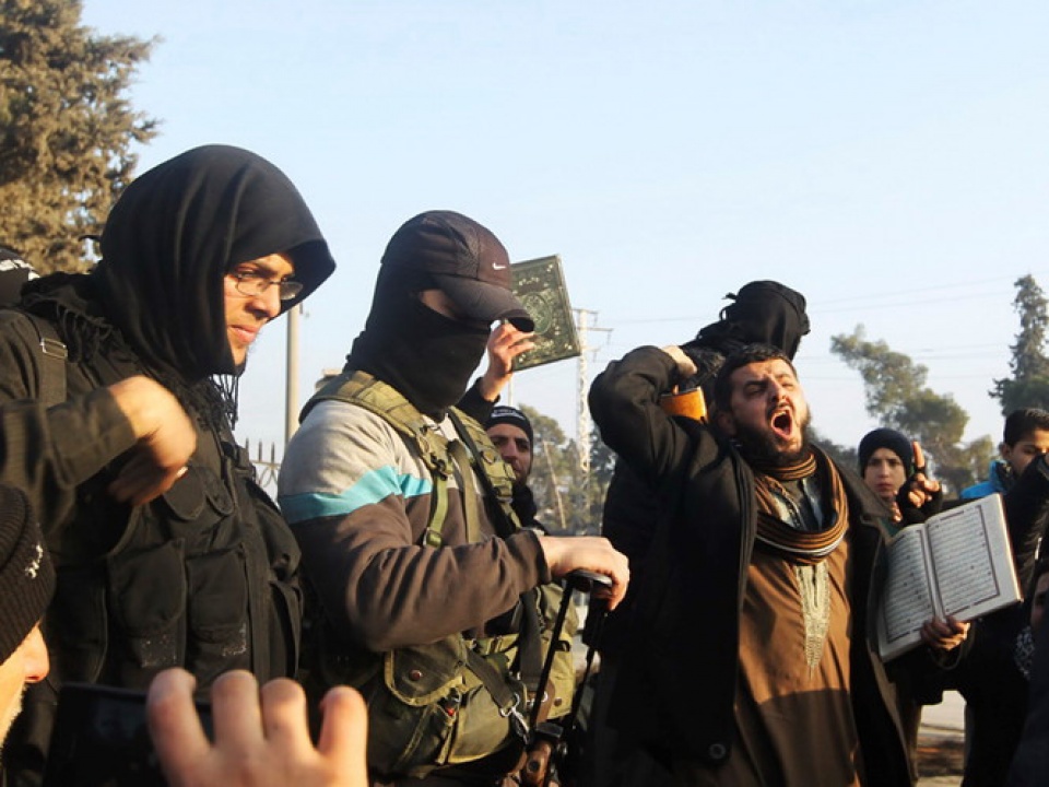 cac chien binh se di ve dau neu is tan ra