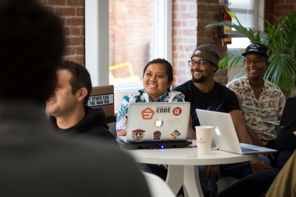 thung lung silicon chi 10 trieu usd de giam ngheo cho phai dep