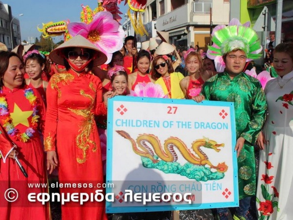 long lay sac mau viet nam tai le hoi carnival o cong hoa cyprus