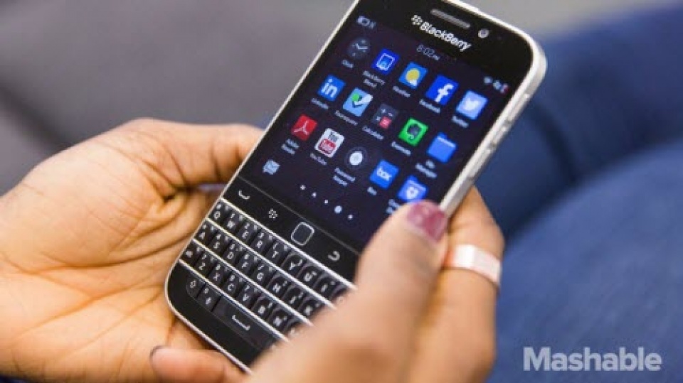 blackberry ra mat ung dung chong xem trom mail tu sau lung