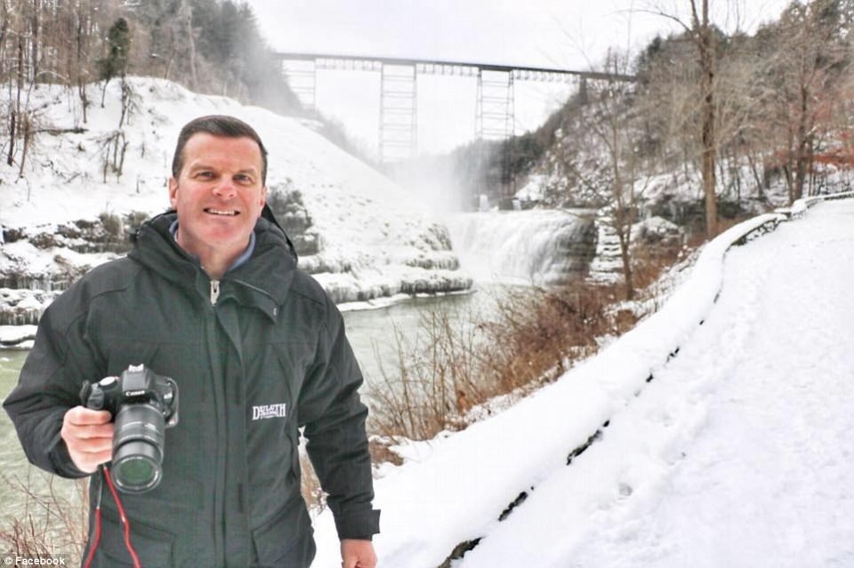 la lung ngoi nha bi phu bang trang xoa nhu trong co tich