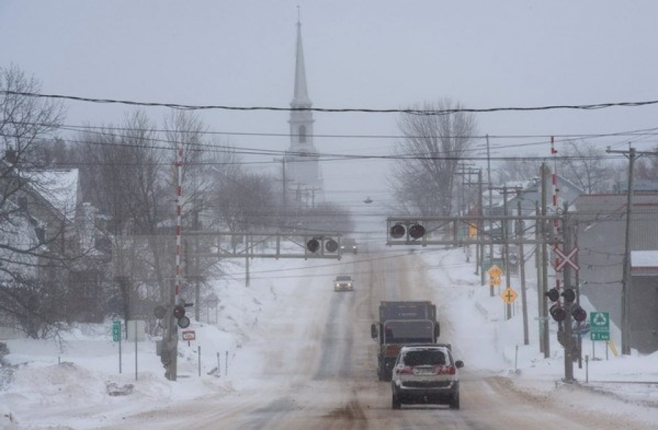 Bão tuyết gây ra hàng loạt vụ đâm xe trên cao tốc Canada bao tuyet gay ra hang loat vu dam xe tren cao toc canada