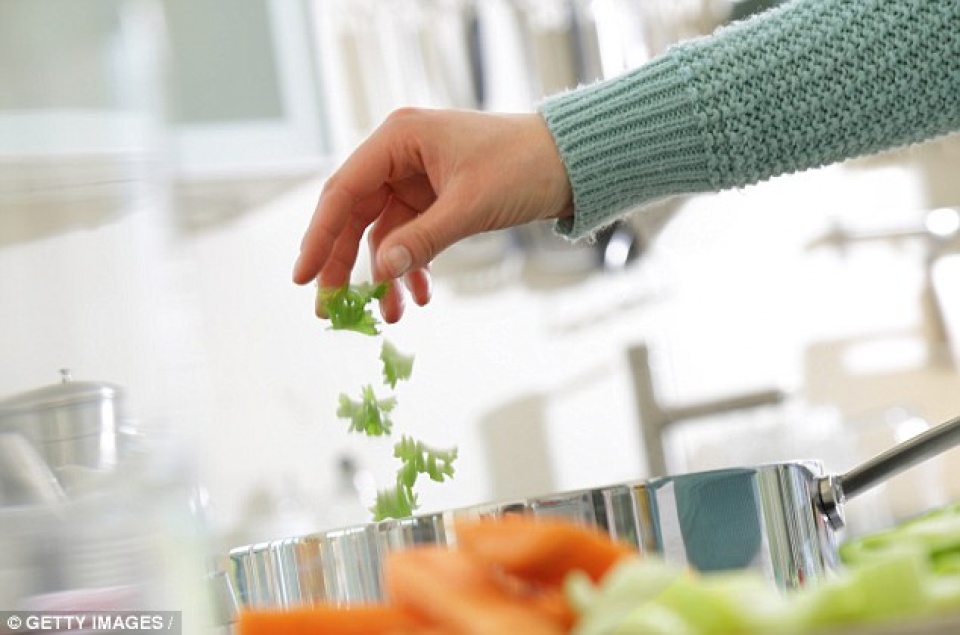 tai sao ban nen nau an o nha