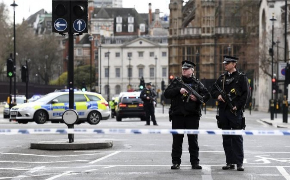 facebook kich hoat che do safety check sau vu khung bo o london