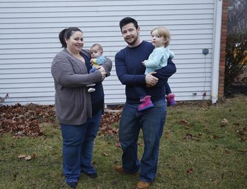 nguoi dan ong chuyen gioi sinh con ho vo