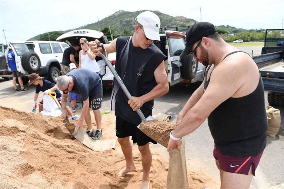 sieu bao nhiet doi debbie do bo australia song bien cao hon 2m