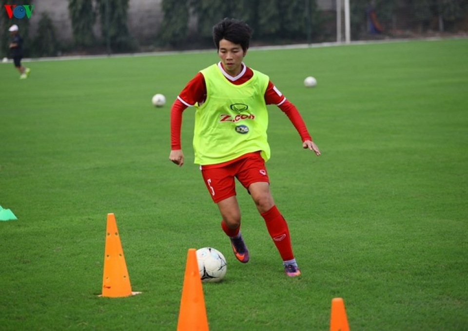 ngay 83 hlv mai duc chung tang qua dac biet cho dt nu viet nam