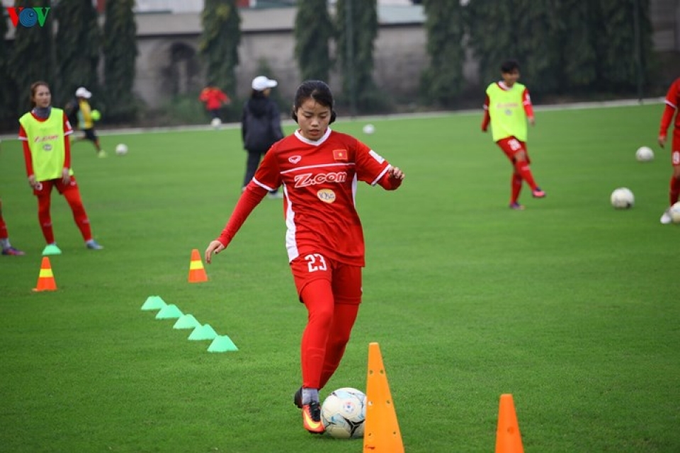 ngay 83 hlv mai duc chung tang qua dac biet cho dt nu viet nam