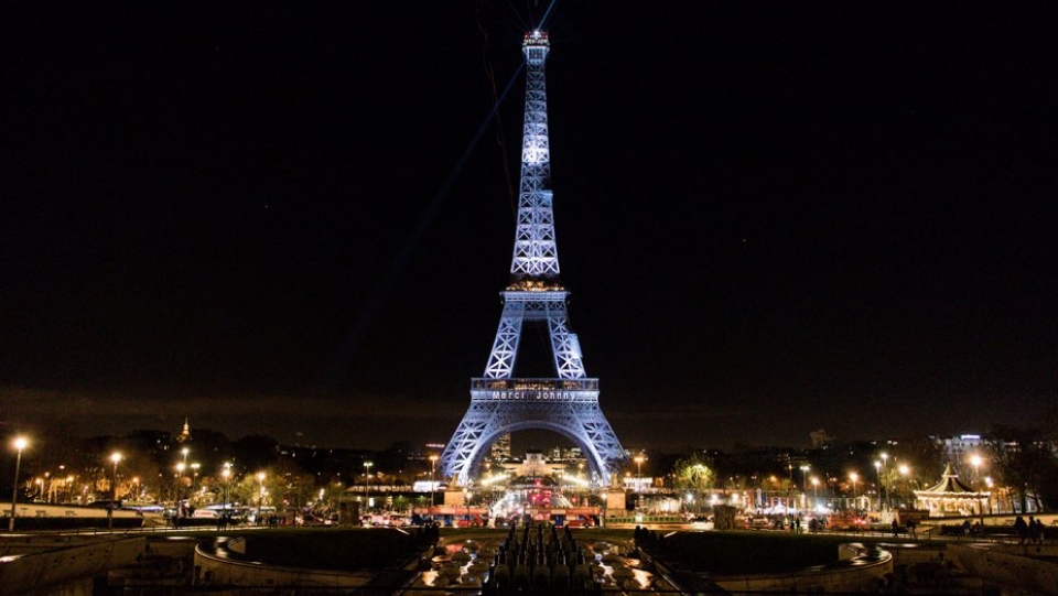 phap thap sang thap eiffel voi thong diep ton vinh nu quyen