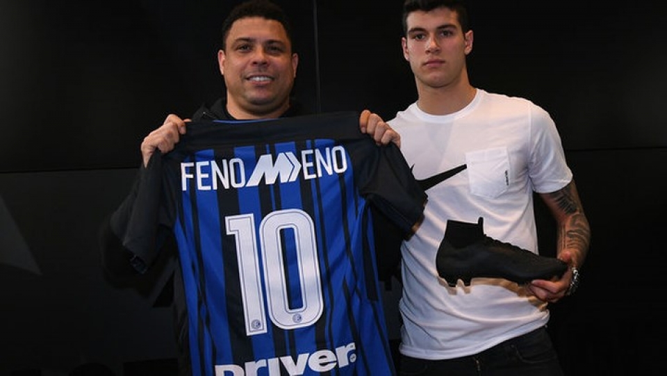 ronaldo beo du sinh nhat inter milan