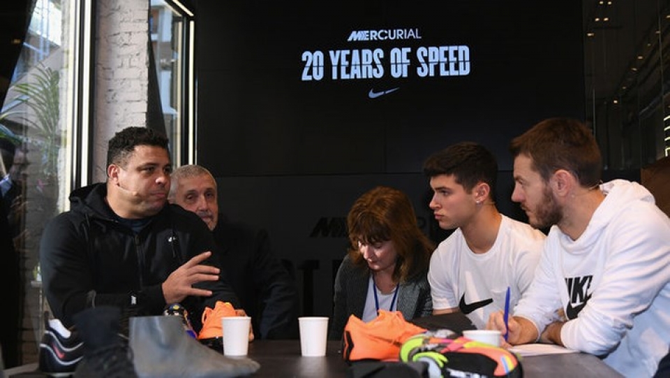 ronaldo beo du sinh nhat inter milan