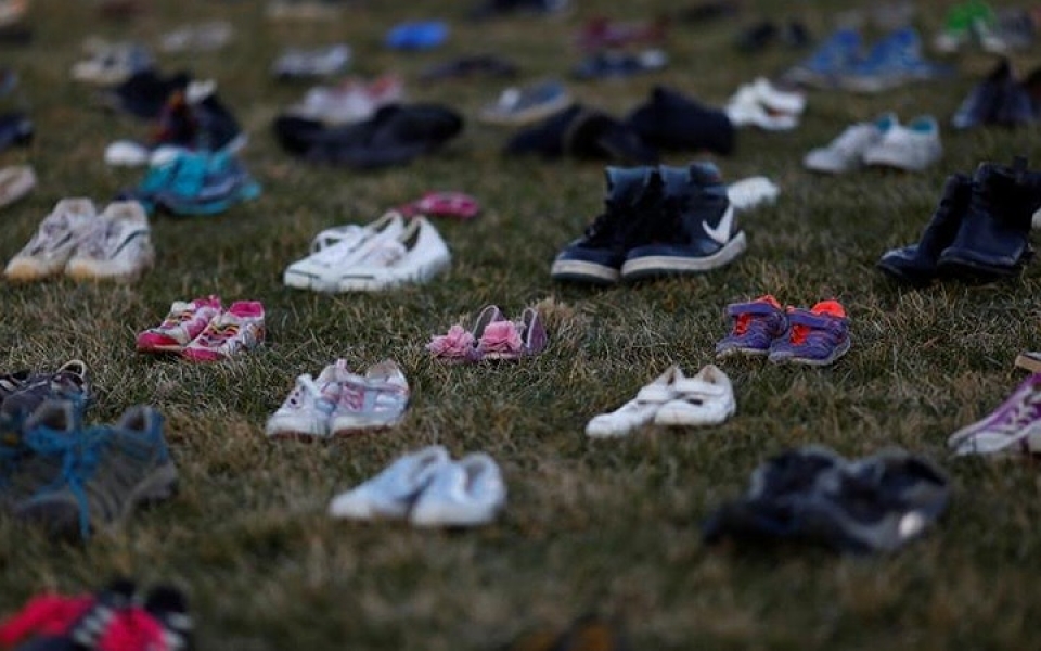 7000 doi giay truoc toa nha quoc hoi my de canh bao bao luc sung dan