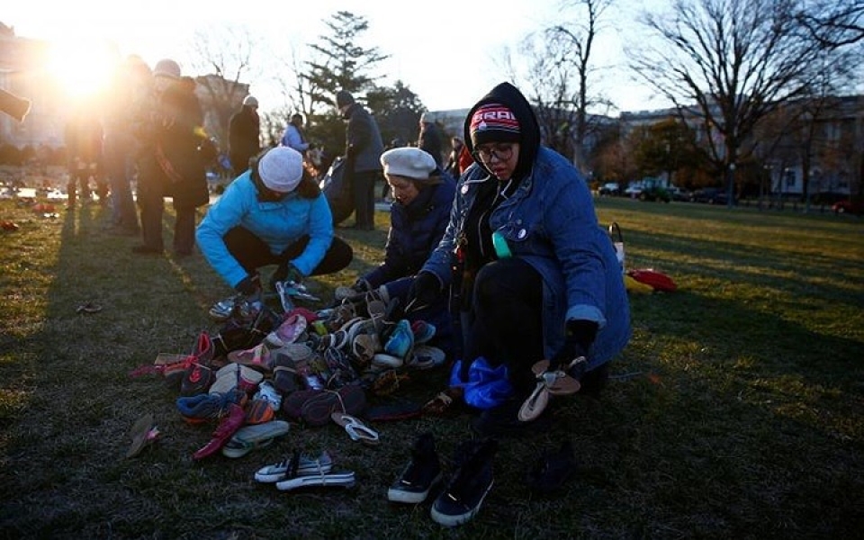 7000 doi giay truoc toa nha quoc hoi my de canh bao bao luc sung dan