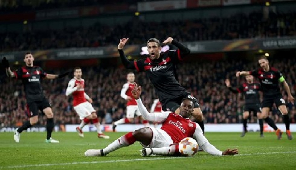 khuat phuc ac milan arsenal thang tien vao tu ket europa league