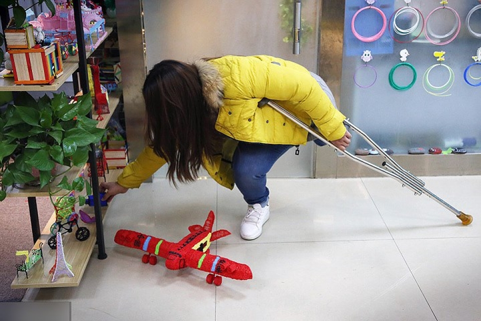 trung quoc no luc dang nguong mo cua co gai tat nguyen