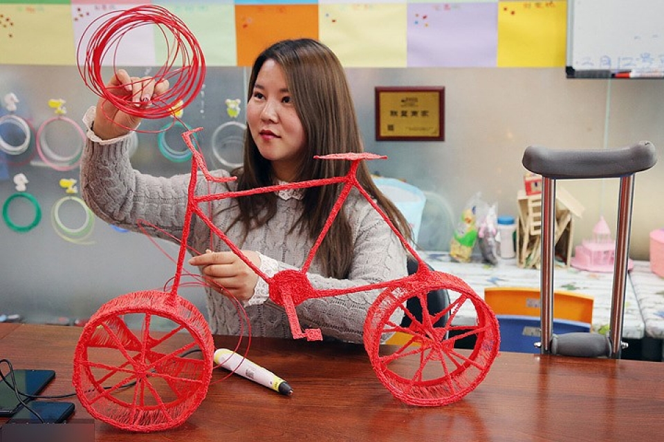 trung quoc no luc dang nguong mo cua co gai tat nguyen