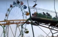 lieu mang cau like thanh nien nhay vao duong ray khi tau dang lao den