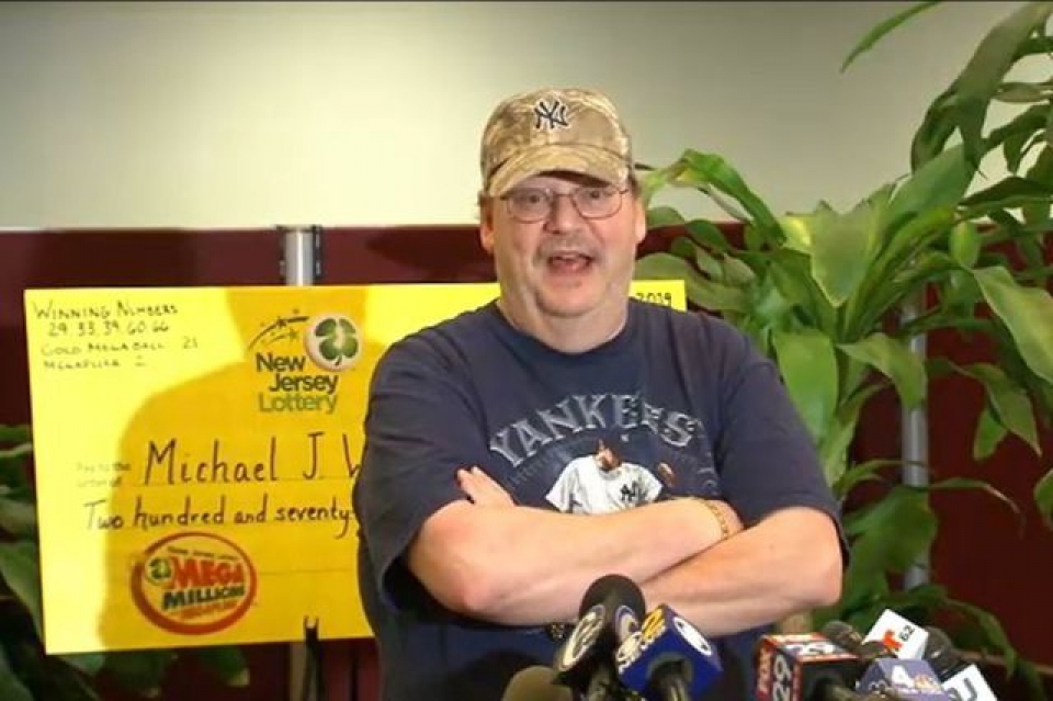 "Số không mất tiền" - bỏ quên vé số độc đắc vẫn có người trả lại my suyt mat 273 trieu usd vi bo quen to ve so doc dac