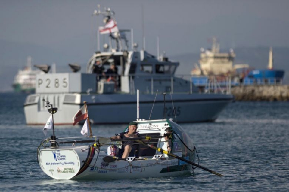 mot nguoi tan tat lap ky luc moi ve cheo thuyen vuot dai tay duong