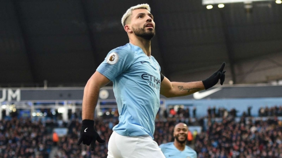 cuoc dua chiec giay vang chau au messi dan dau ronaldo hut hoi