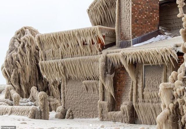 canh tuong la lam bao phu nhung ngoi nha sau tran bao tuyet