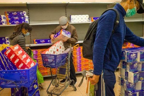 ly do dan nhieu nuoc do xo vet giay ve sinh khi dich covid 19 bung phat