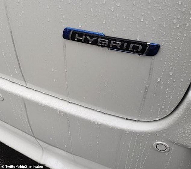 ky la hinh anh mua den bi an doi xuong nuoc nhat