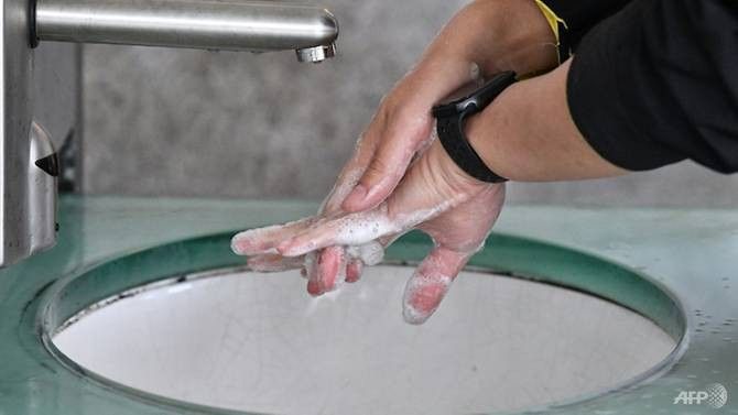 Phòng chống dịch Covid-19: Bước làm khô tay sau khi rửa có quan trọng?