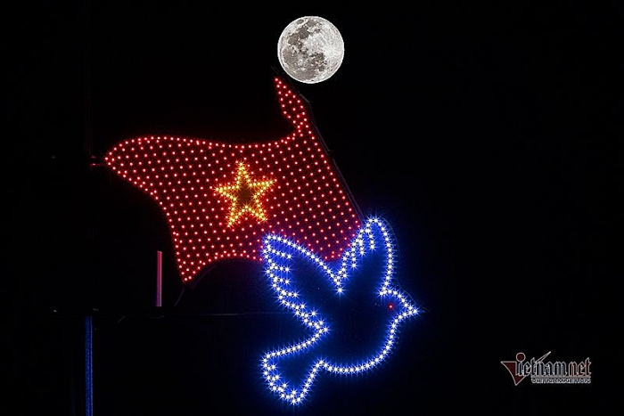 nhung hinh anh dep ve sieu trang tren bau troi ha noi