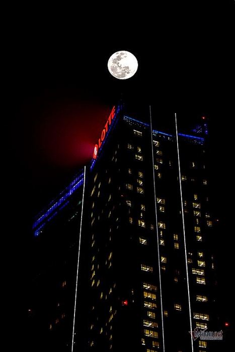 nhung hinh anh dep ve sieu trang tren bau troi ha noi