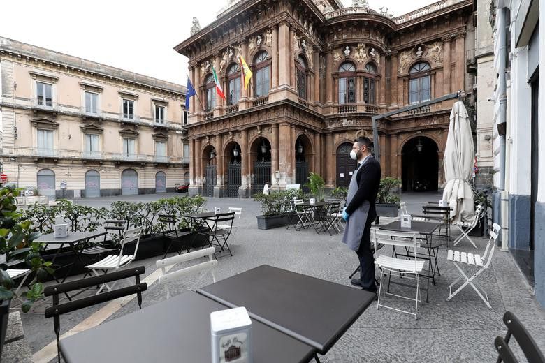 dich covid 19 italy vang ve chua tung thay sau lenh phong toa