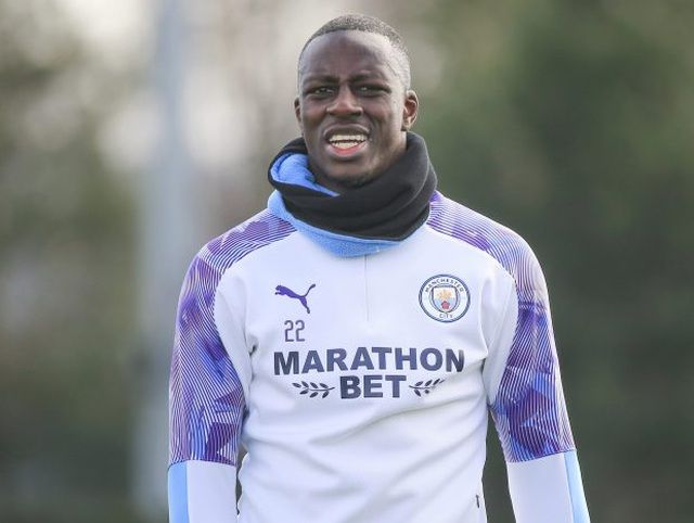 hlv arteta nhiem covid 19 premier league dung truoc nguy co tam dung