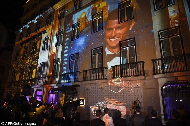 nghia cu cao dep cua cronaldo trong dai dich covid 19