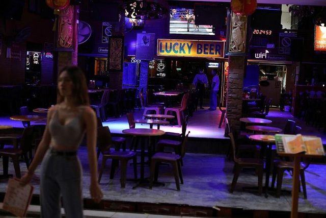 Thái Lan: 13 người dương tính với SARS-CoV-2 sau khi uống chung cốc, hút chung điếu thuốc covid 19 13 nguoi duong tinh voi sars cov 2 sau khi uong chung coc hut chung dieu thuoc